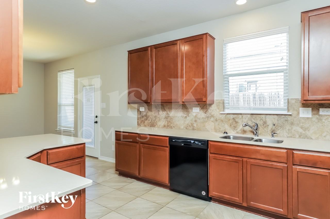 2410 Yaupon Cyn - Photo 7 of 15