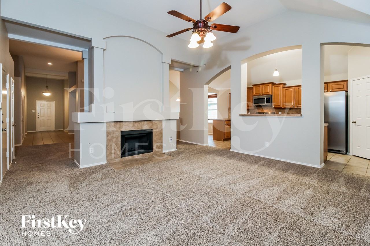 1233 Logan Dr - Photo 3 of 16