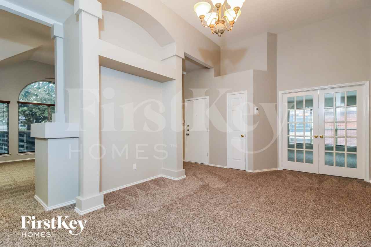 1233 Logan Dr - Photo 6 of 16