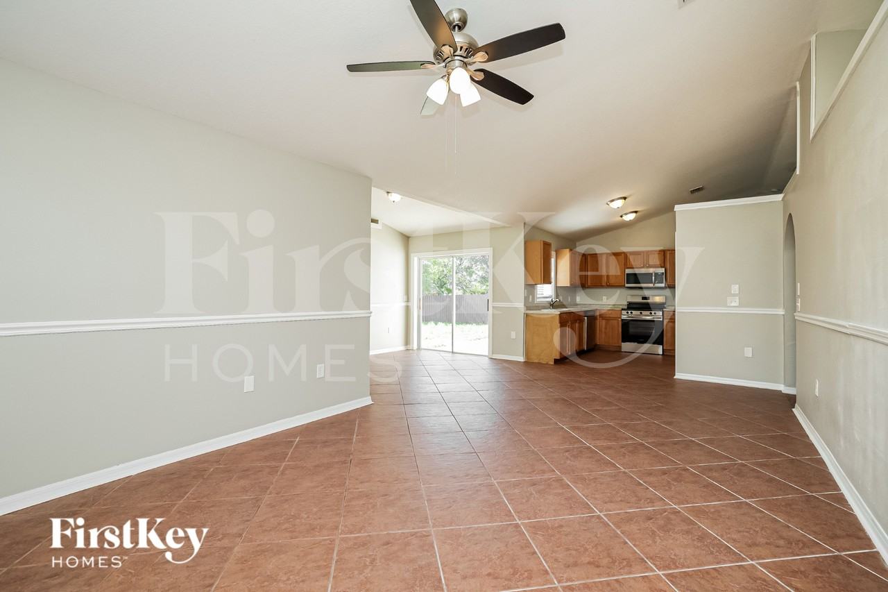 1120 Nw 11th Pl - Photo 3 of 19