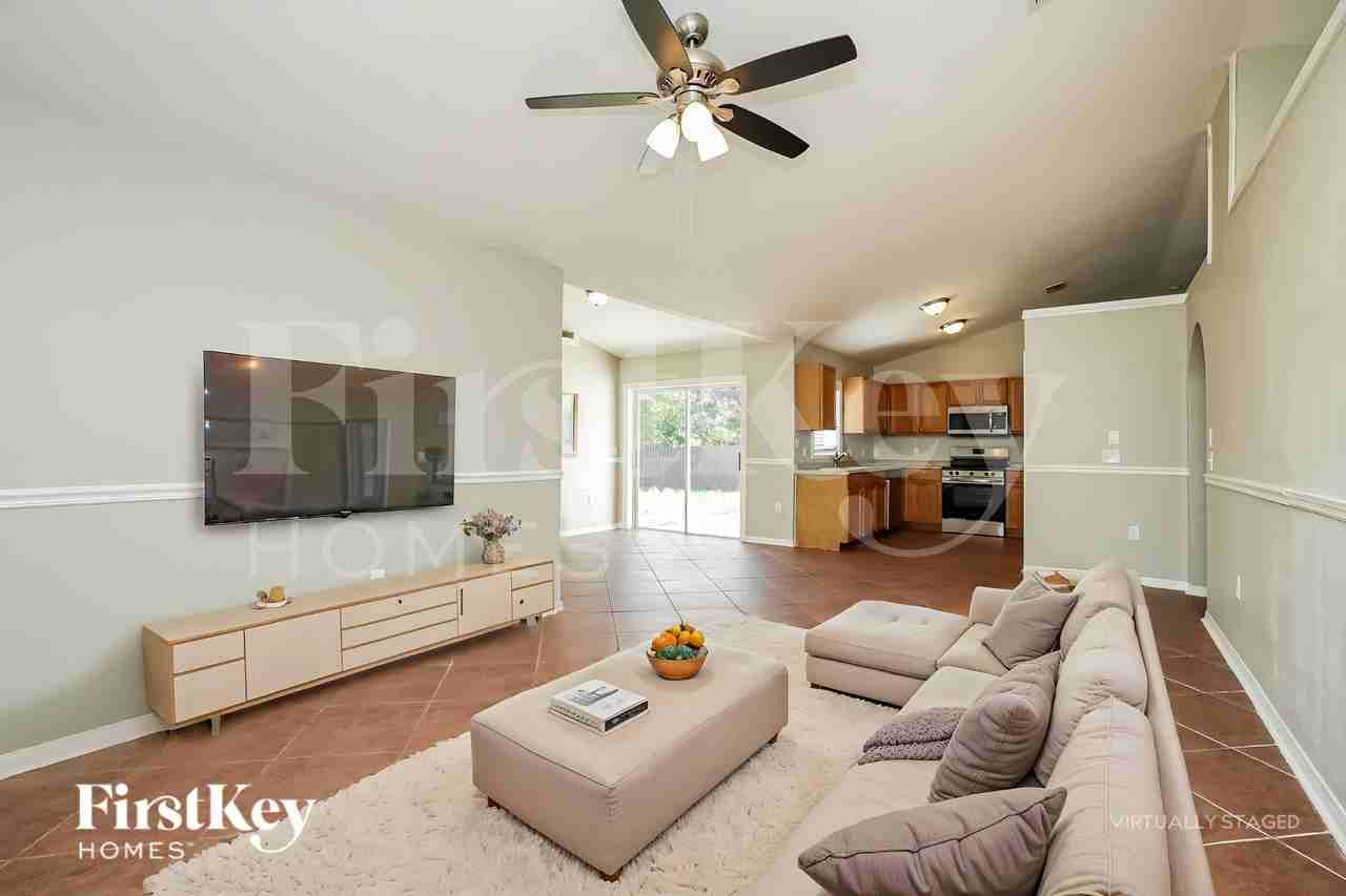 1120 Nw 11th Pl - Photo 4 of 19