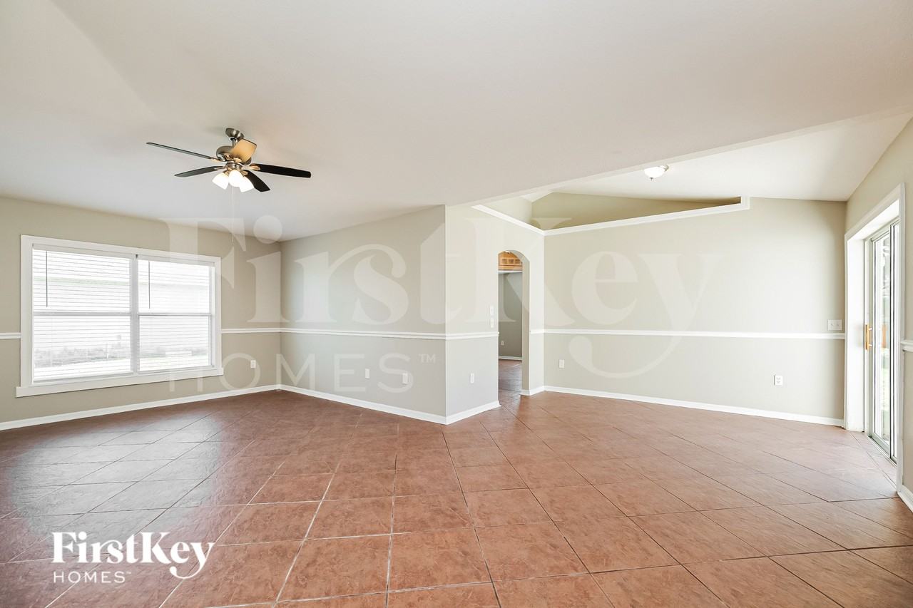 1120 Nw 11th Pl - Photo 6 of 19