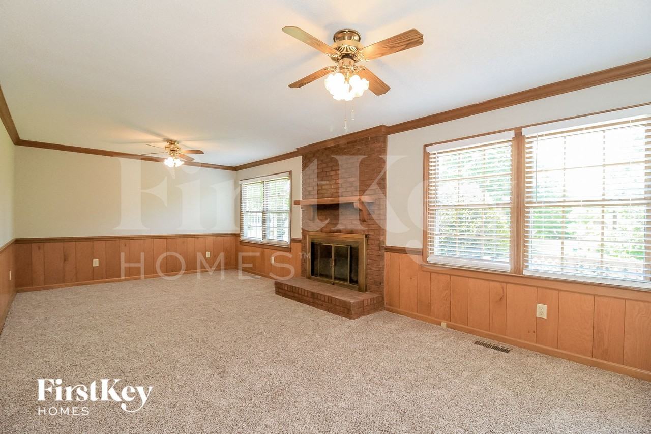 2105 Mirus Ct - Photo 3 of 15