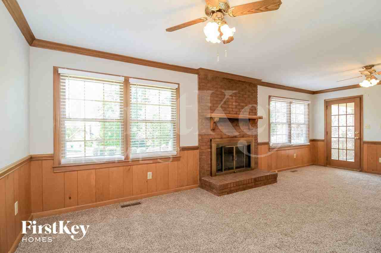 2105 Mirus Ct - Photo 4 of 15