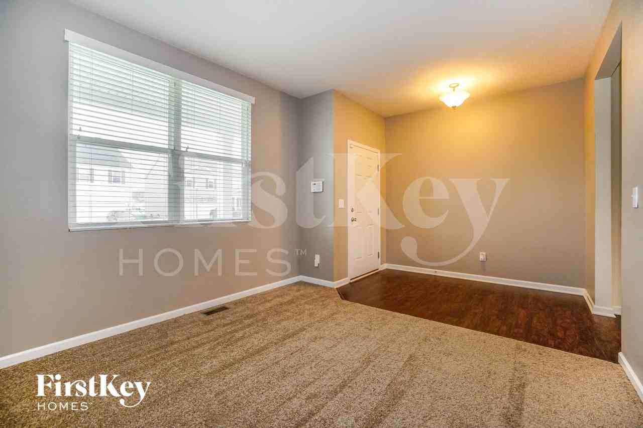 337 Johann St - Photo 2 of 15