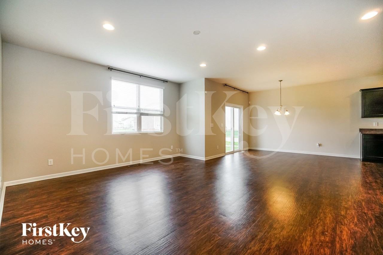 337 Johann St - Photo 6 of 15