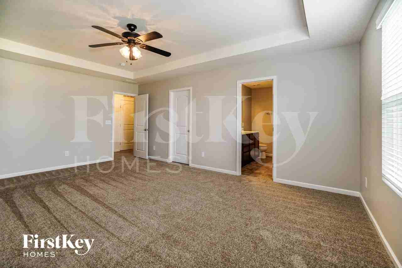 337 Johann St - Photo 7 of 15