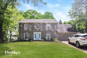 featured image of 3066 Circle Gate Dr