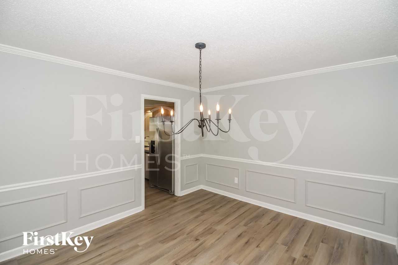 3066 Circle Gate Dr - Photo 4 of 15