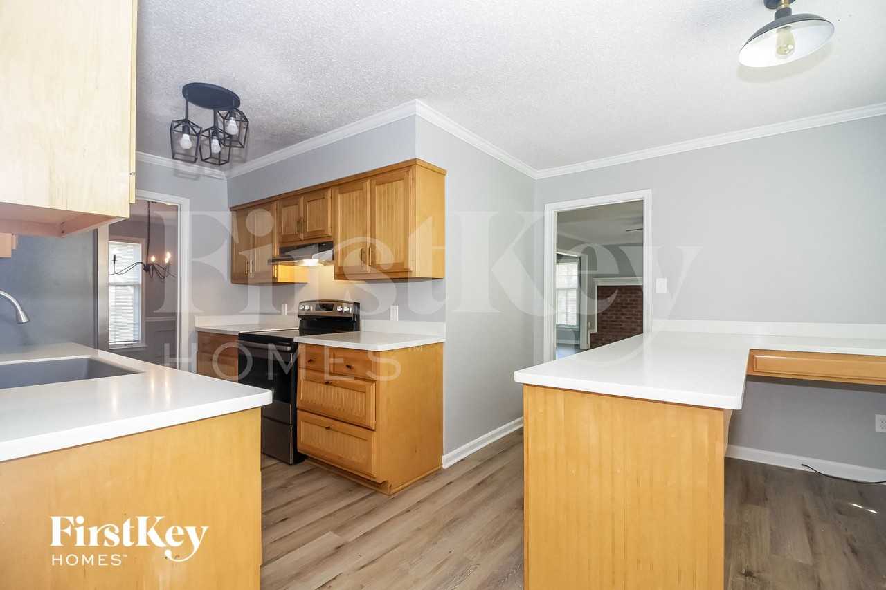 3066 Circle Gate Dr - Photo 5 of 15