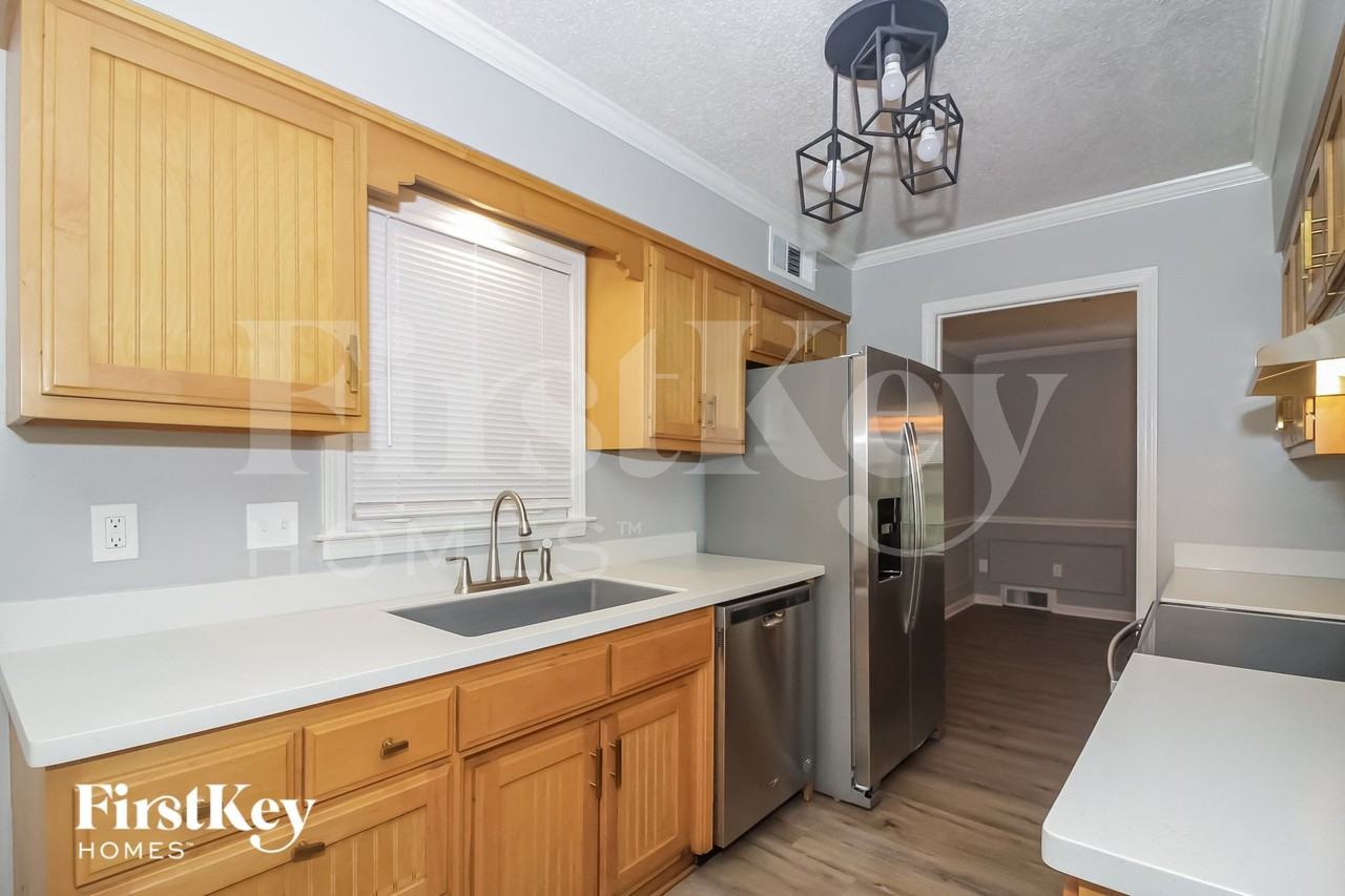 3066 Circle Gate Dr - Photo 6 of 15