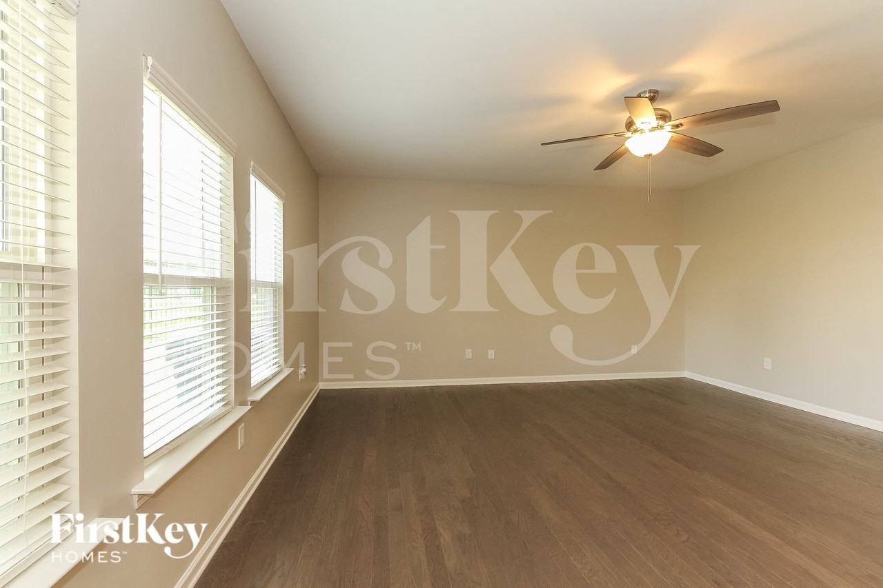 100 Bristleback Ct - Photo 4 of 15