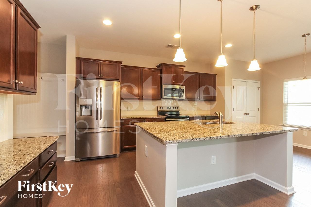 100 Bristleback Ct - Photo 7 of 15