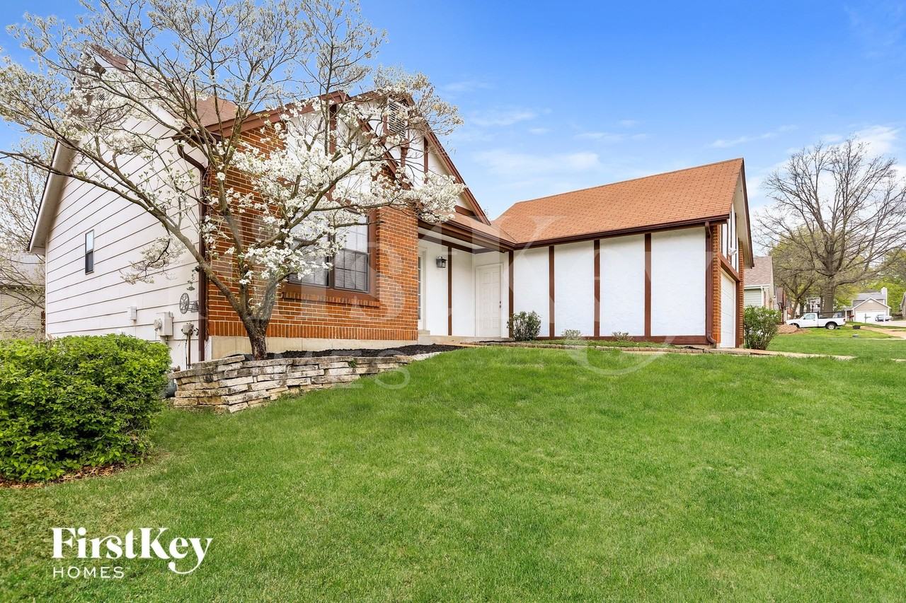 221 Brookmont Farm Ct - Photo 2 of 15