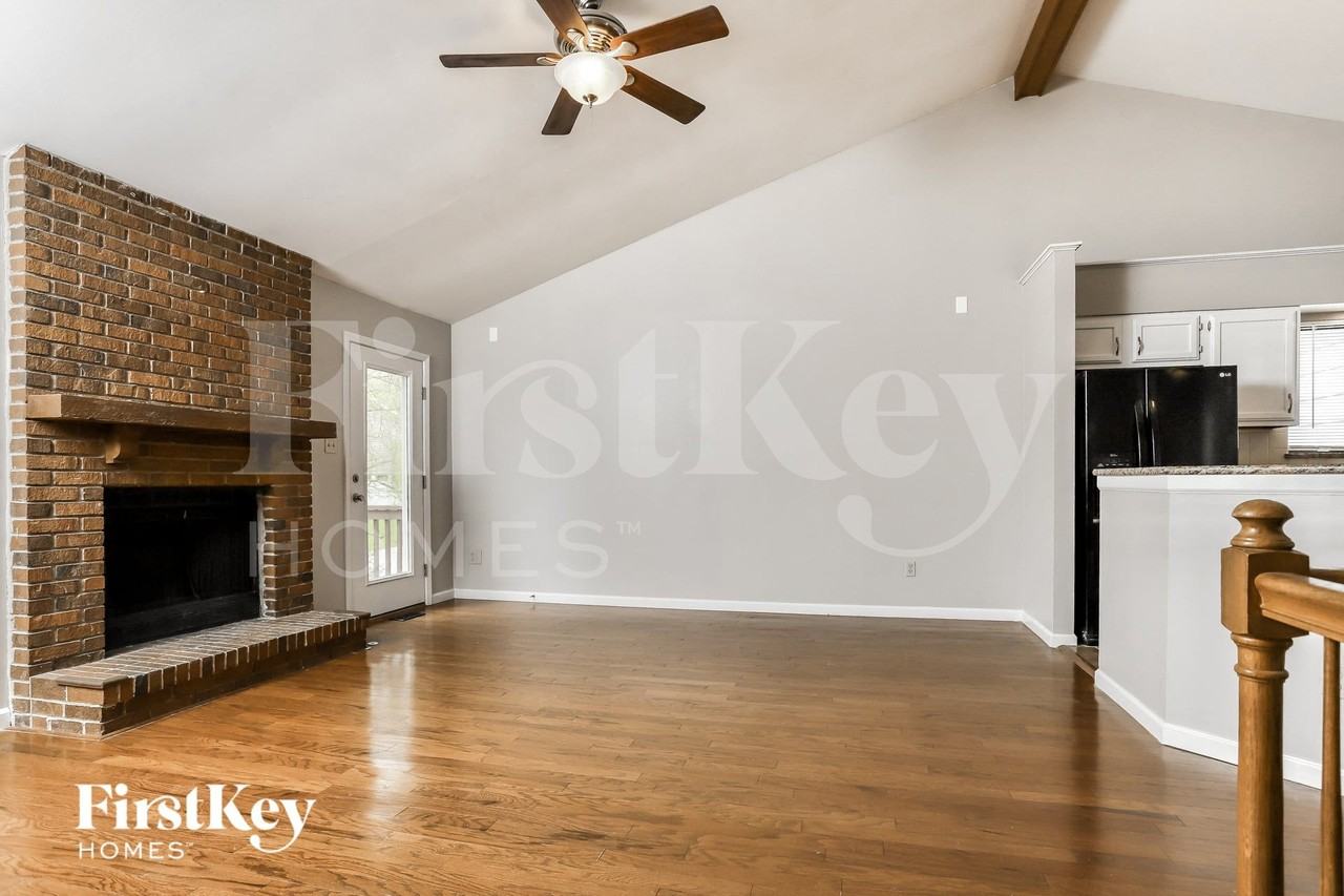 221 Brookmont Farm Ct - Photo 3 of 15