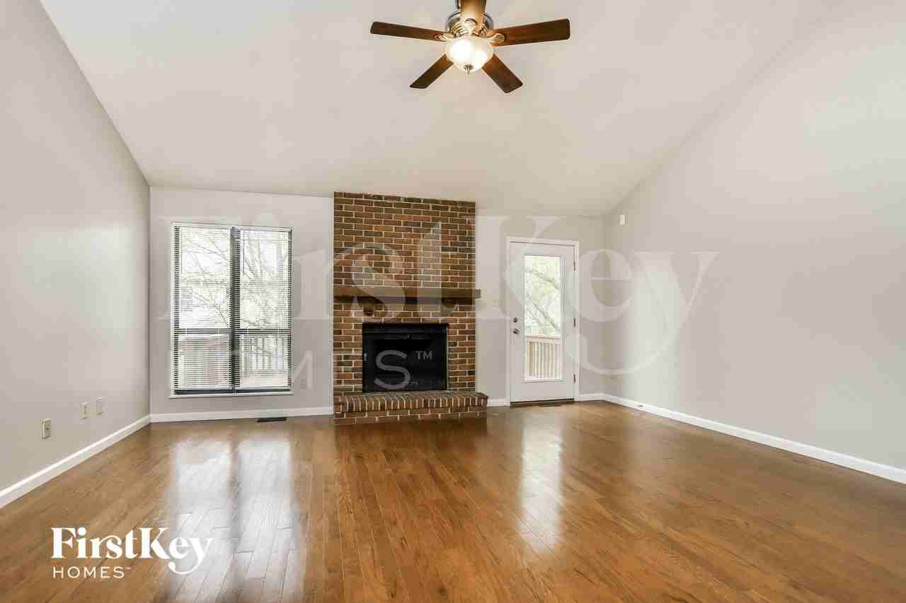 221 Brookmont Farm Ct - Photo 4 of 15