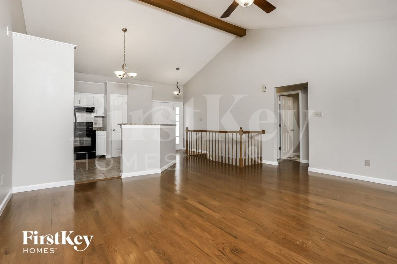 221 Brookmont Farm Ct - Photo 5 of 15