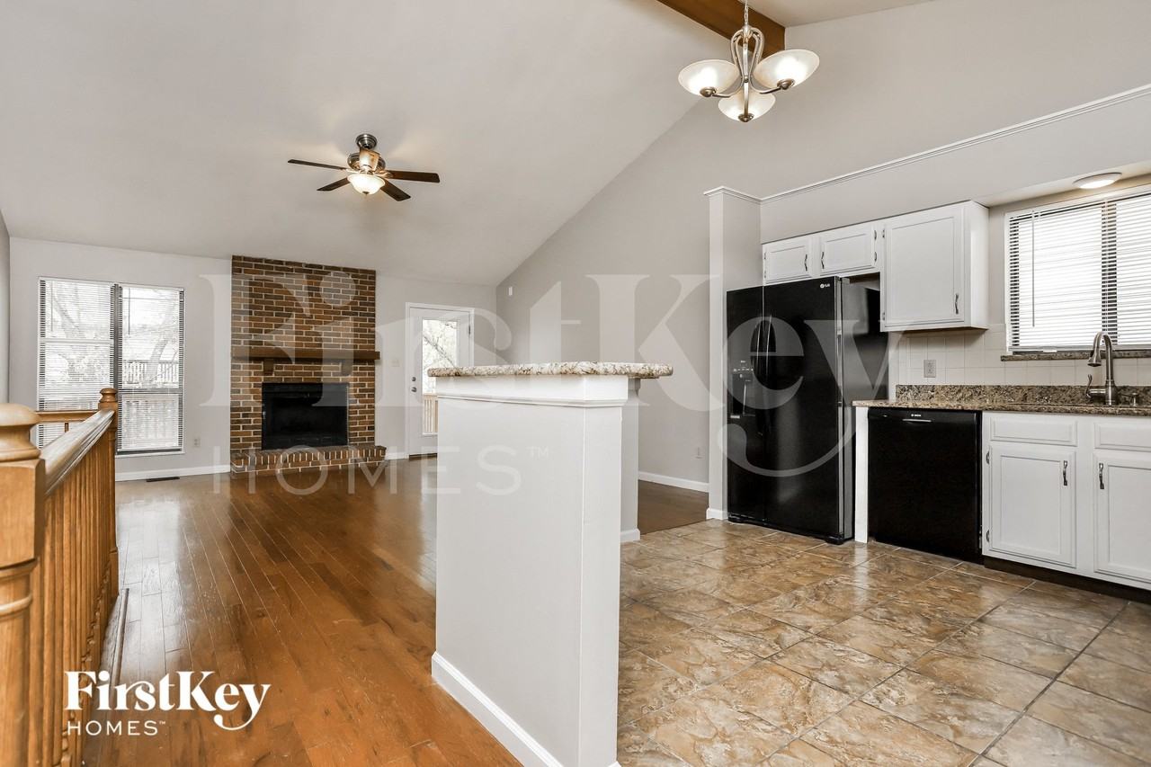 221 Brookmont Farm Ct - Photo 6 of 15
