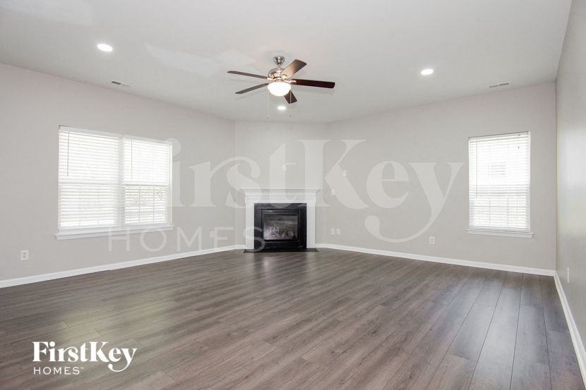 61 Ashton Bluff Cir - Photo 2 of 15
