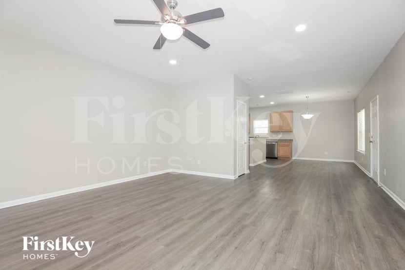 61 Ashton Bluff Cir - Photo 3 of 15