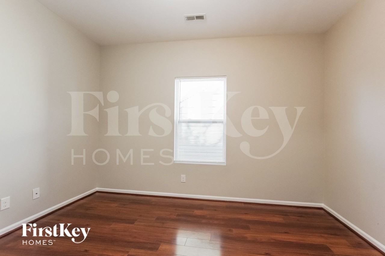 707 Rook Rd - Photo 4 of 15