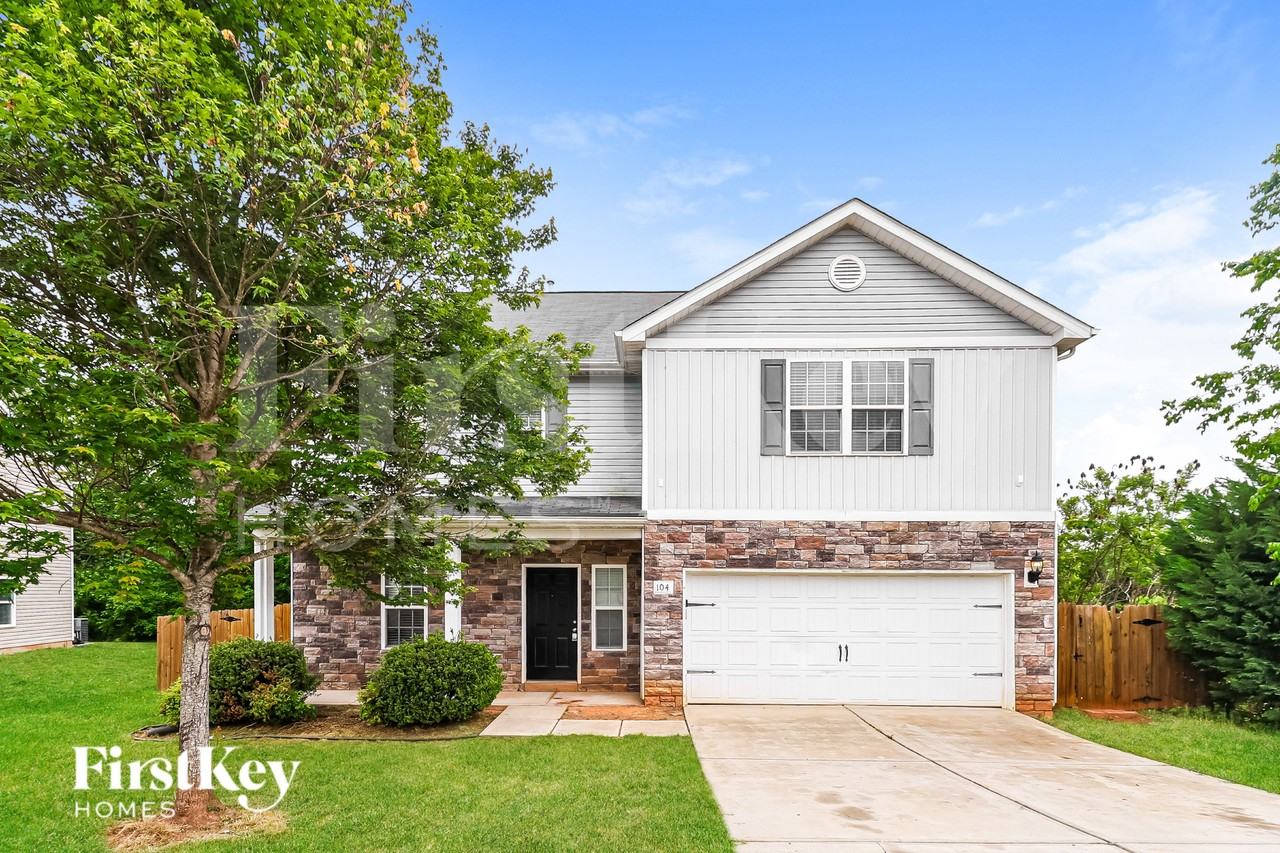 104 Greenway View Ct