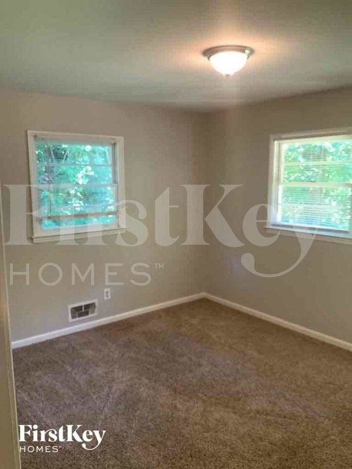 3670 Judy Lynn Ct - Photo 5 of 9