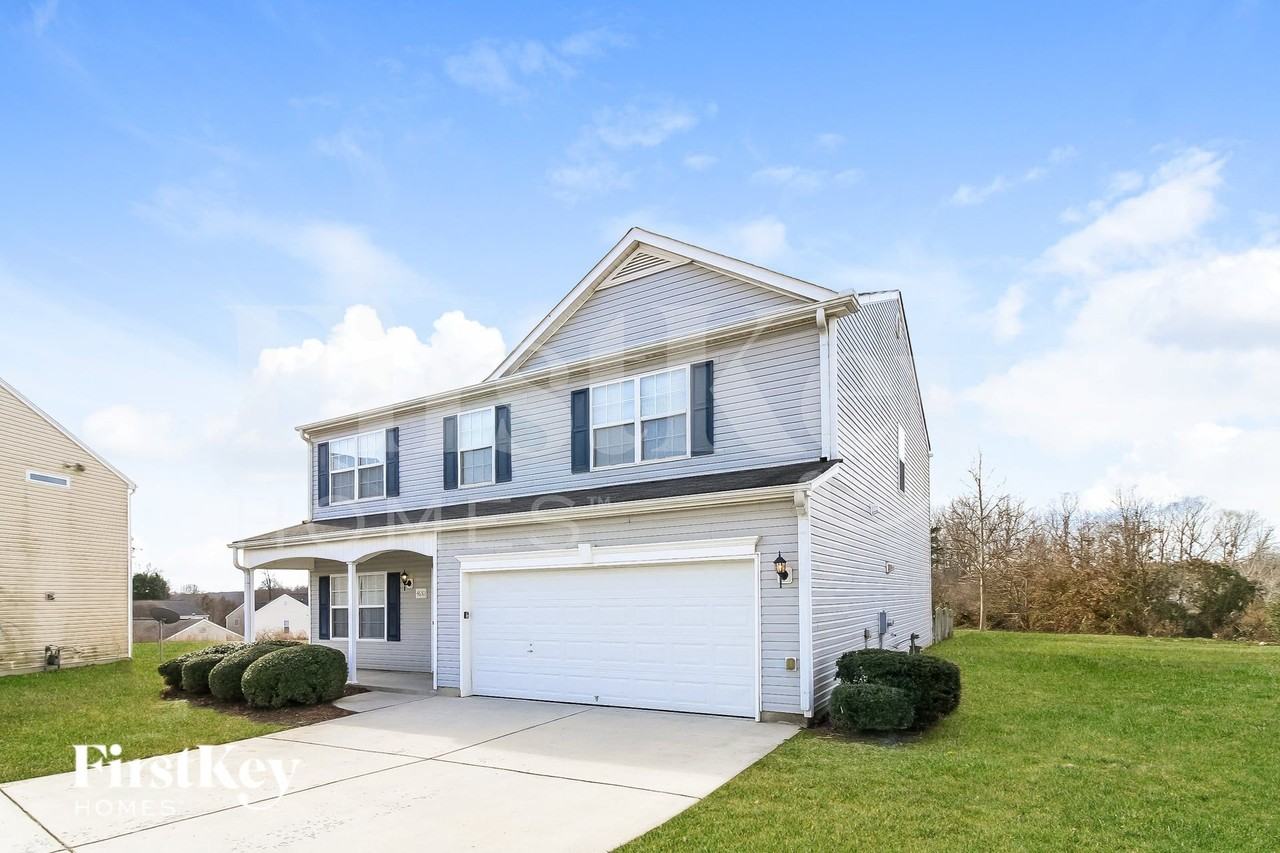 4630 Lauren Woods Ct - Photo 2 of 15