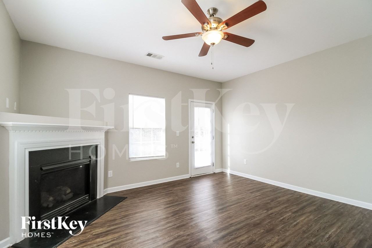 4630 Lauren Woods Ct - Photo 4 of 15