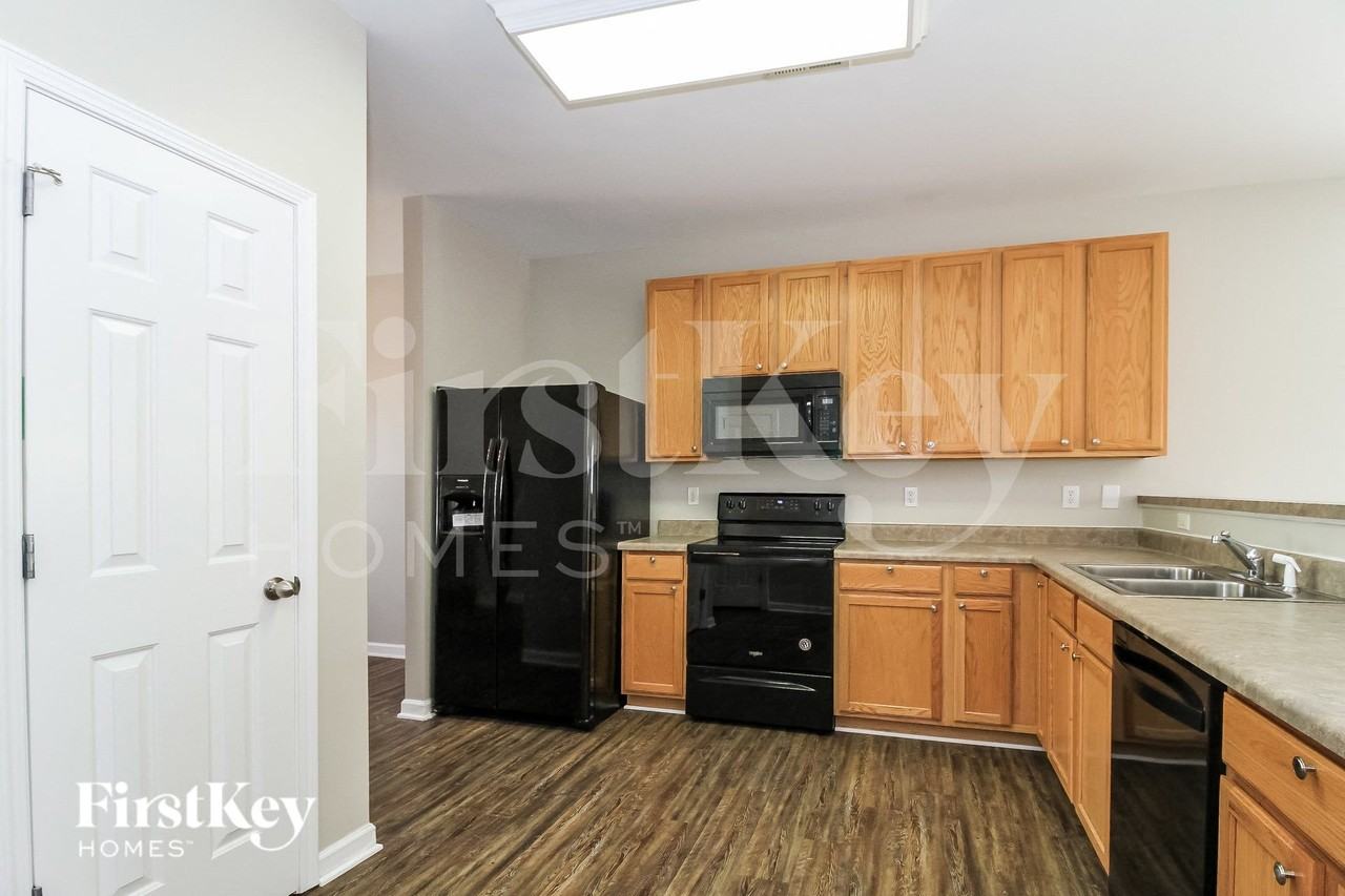 4630 Lauren Woods Ct - Photo 6 of 15