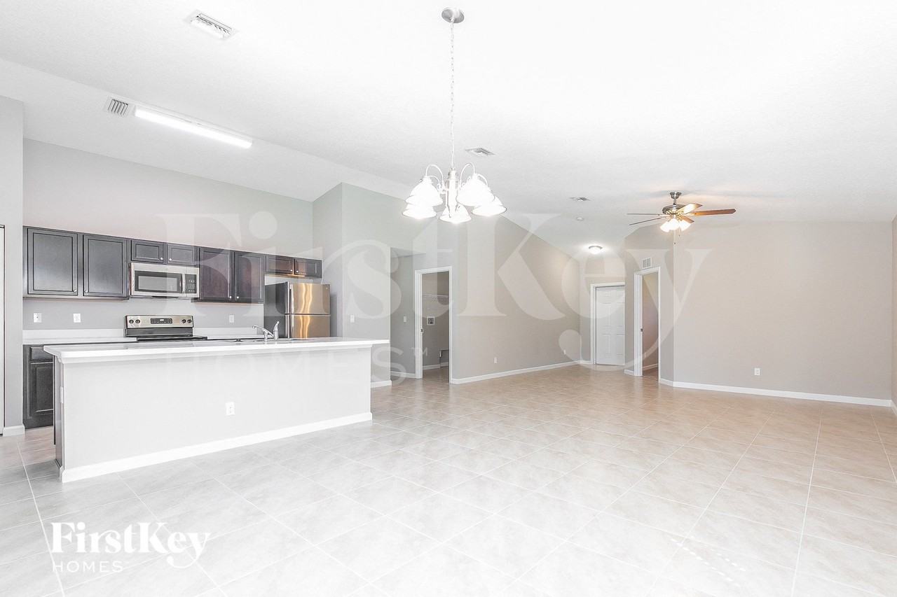 952 Sw Jasper Ave - Photo 3 of 15