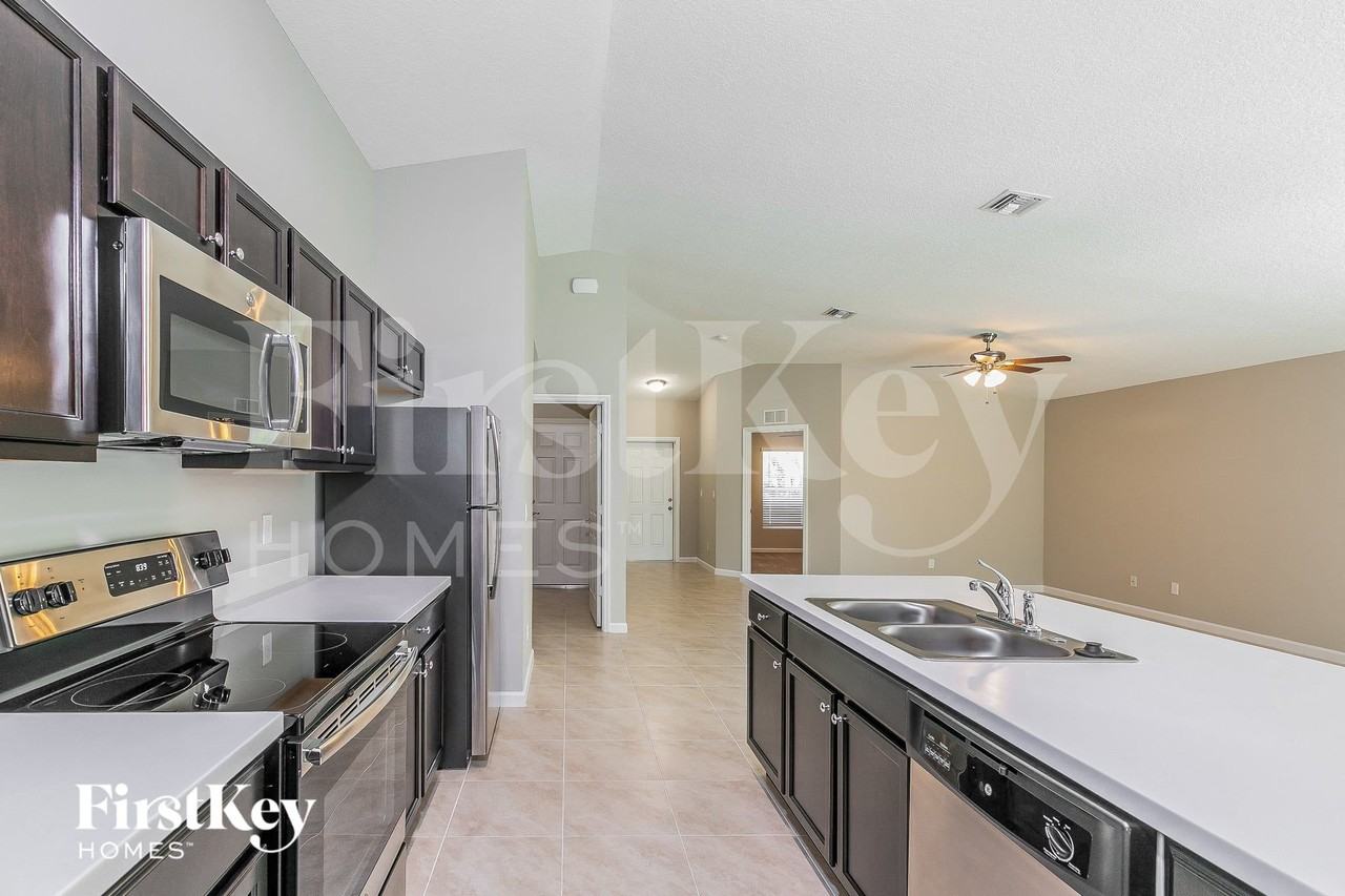 952 Sw Jasper Ave - Photo 4 of 15