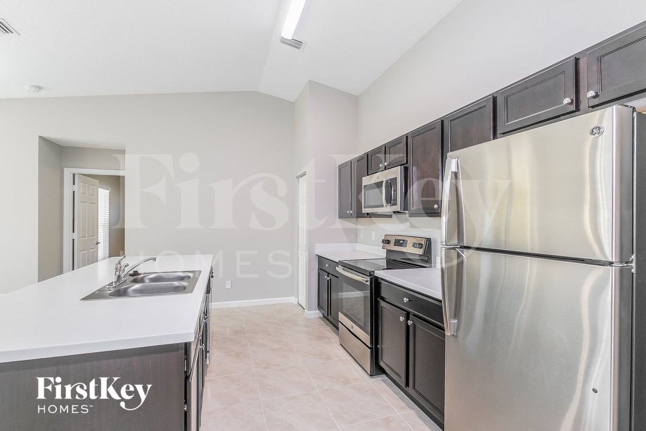 952 Sw Jasper Ave - Photo 5 of 15