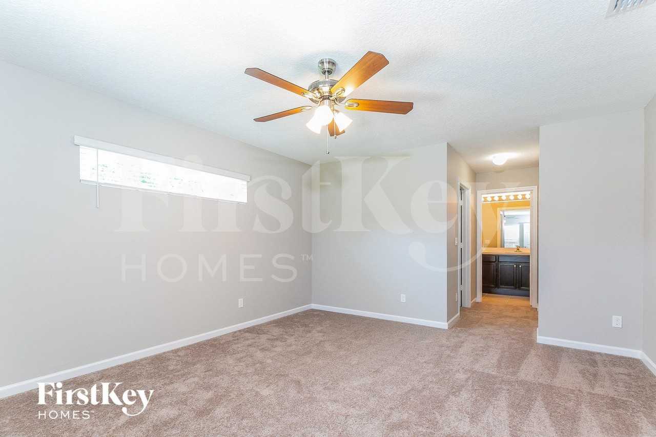 952 Sw Jasper Ave - Photo 6 of 15