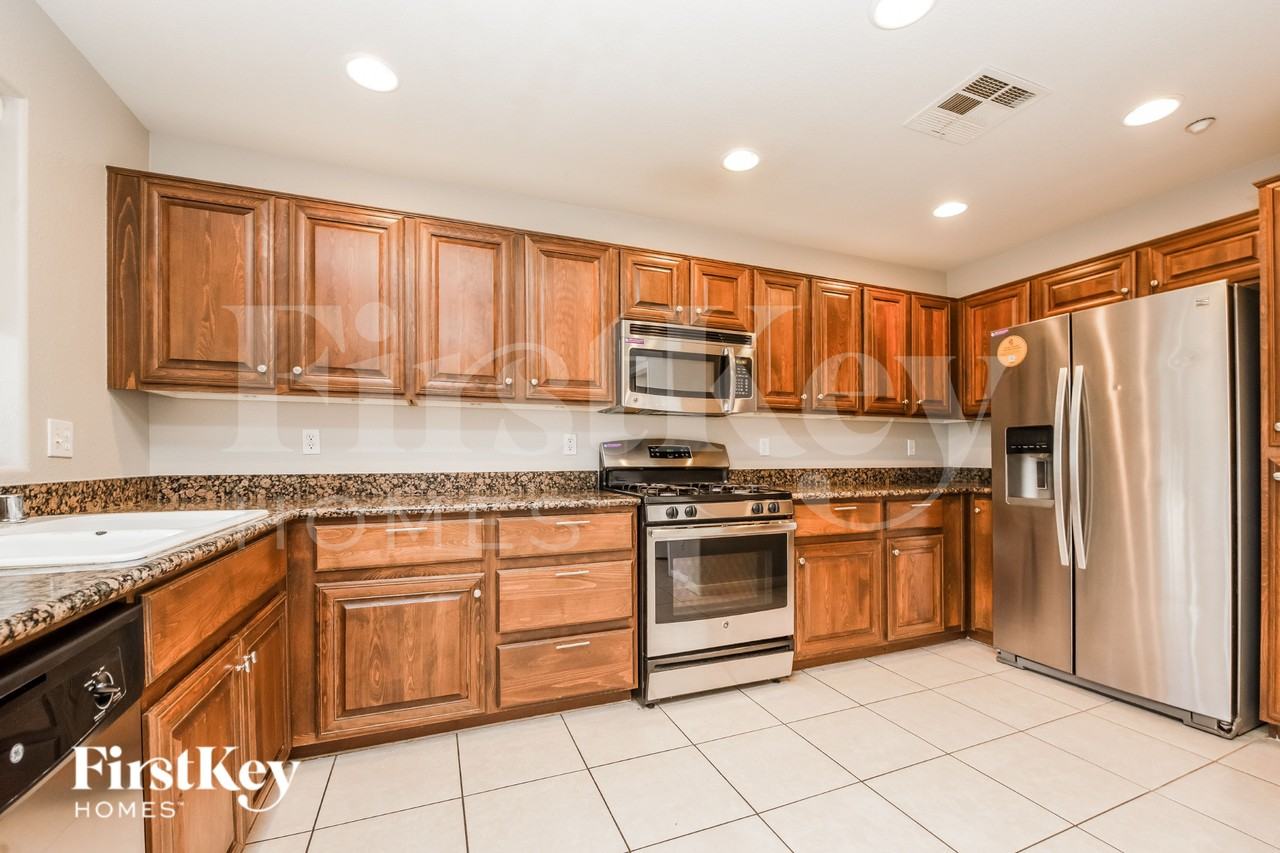 8936 Amy Olivia Ave - Photo 3 of 16