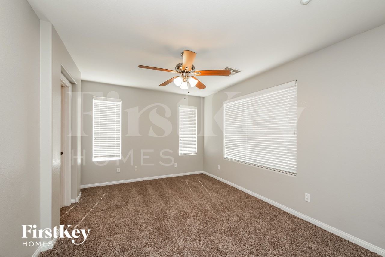 8936 Amy Olivia Ave - Photo 4 of 16