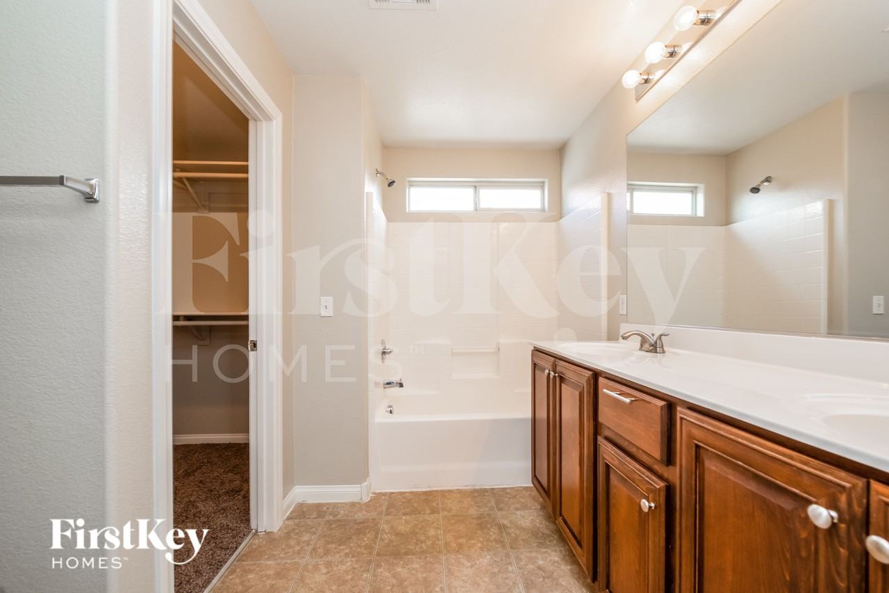 8936 Amy Olivia Ave - Photo 5 of 16