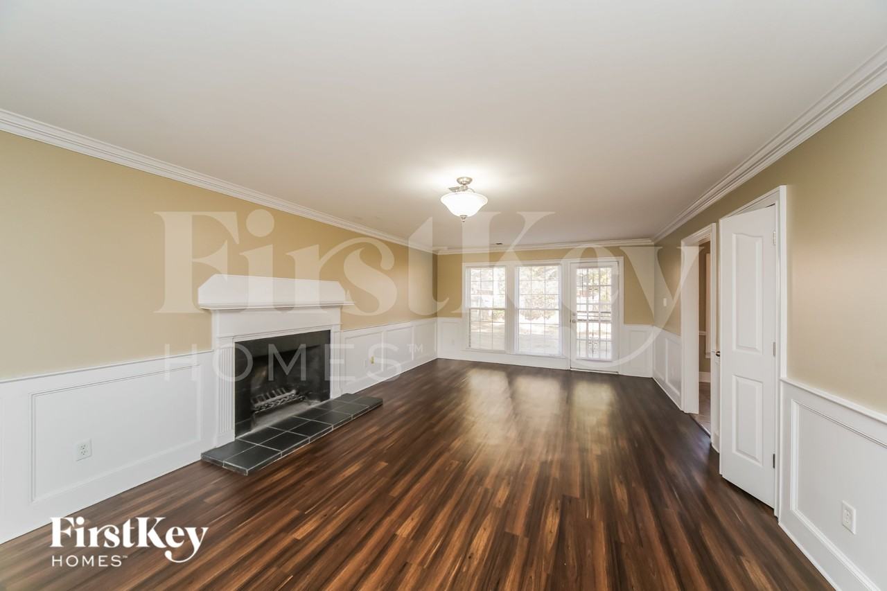 8158 Creekside Cir S - Photo 2 of 17
