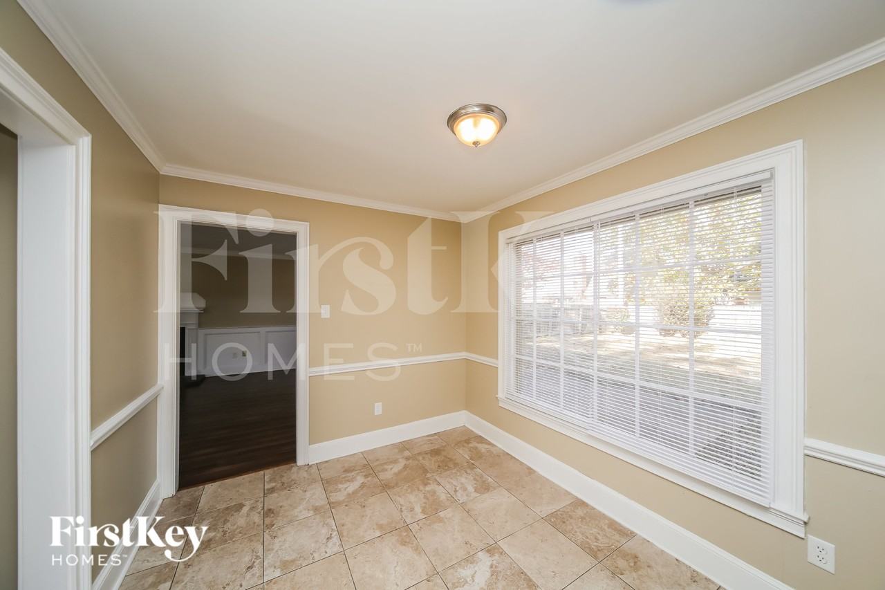 8158 Creekside Cir S - Photo 3 of 17