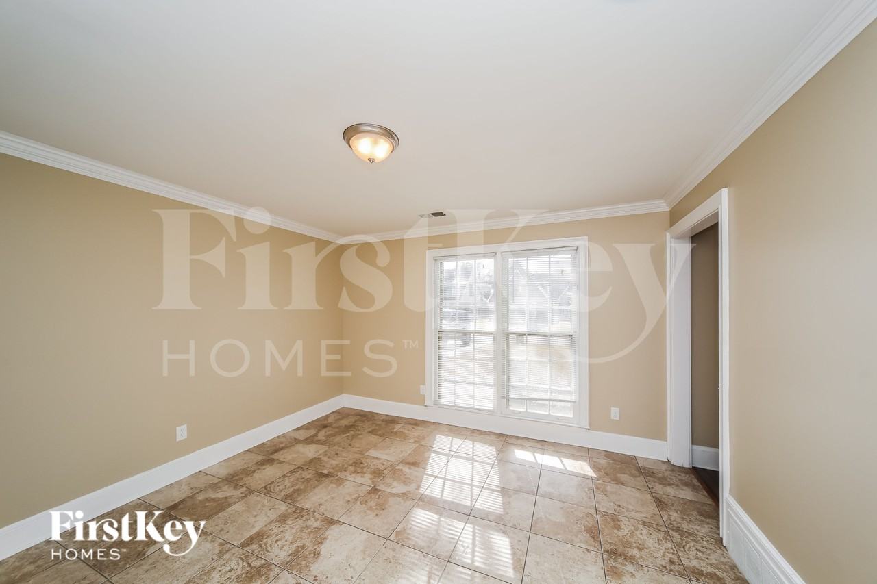 8158 Creekside Cir S - Photo 4 of 17
