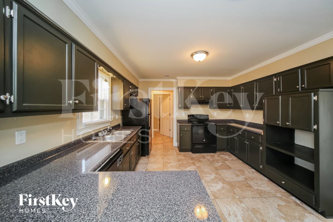 8158 Creekside Cir S - Photo 6 of 17
