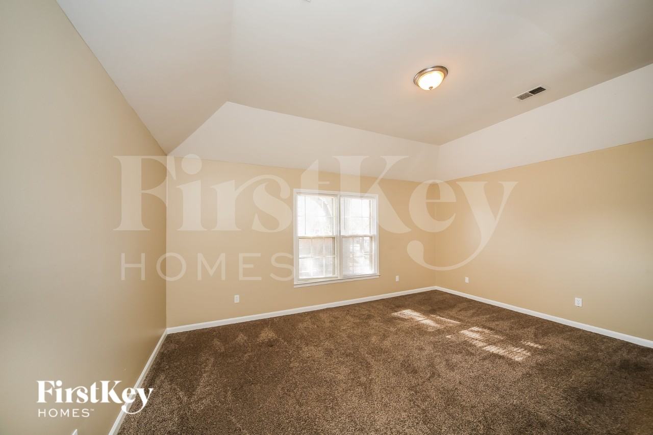 8158 Creekside Cir S - Photo 7 of 17