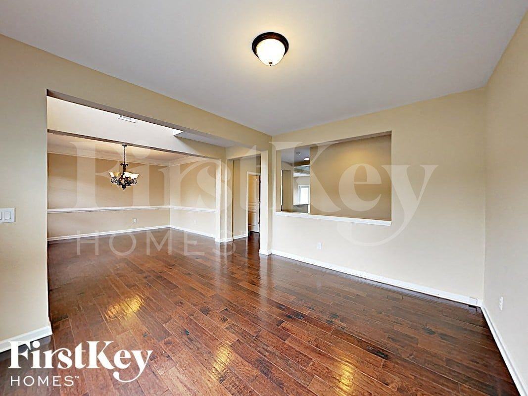7719 Watson Cir - Photo 2 of 17