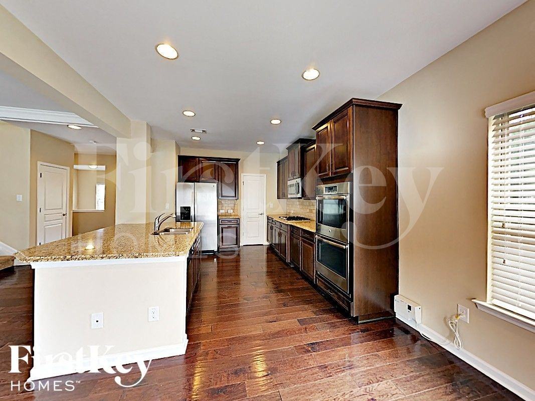7719 Watson Cir - Photo 3 of 17