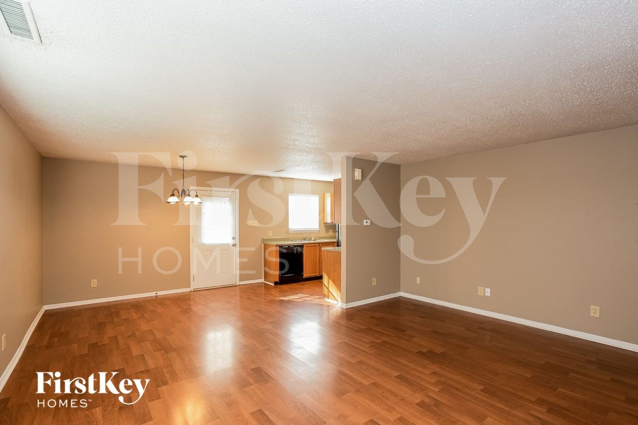 737 Fern St - Photo 3 of 16