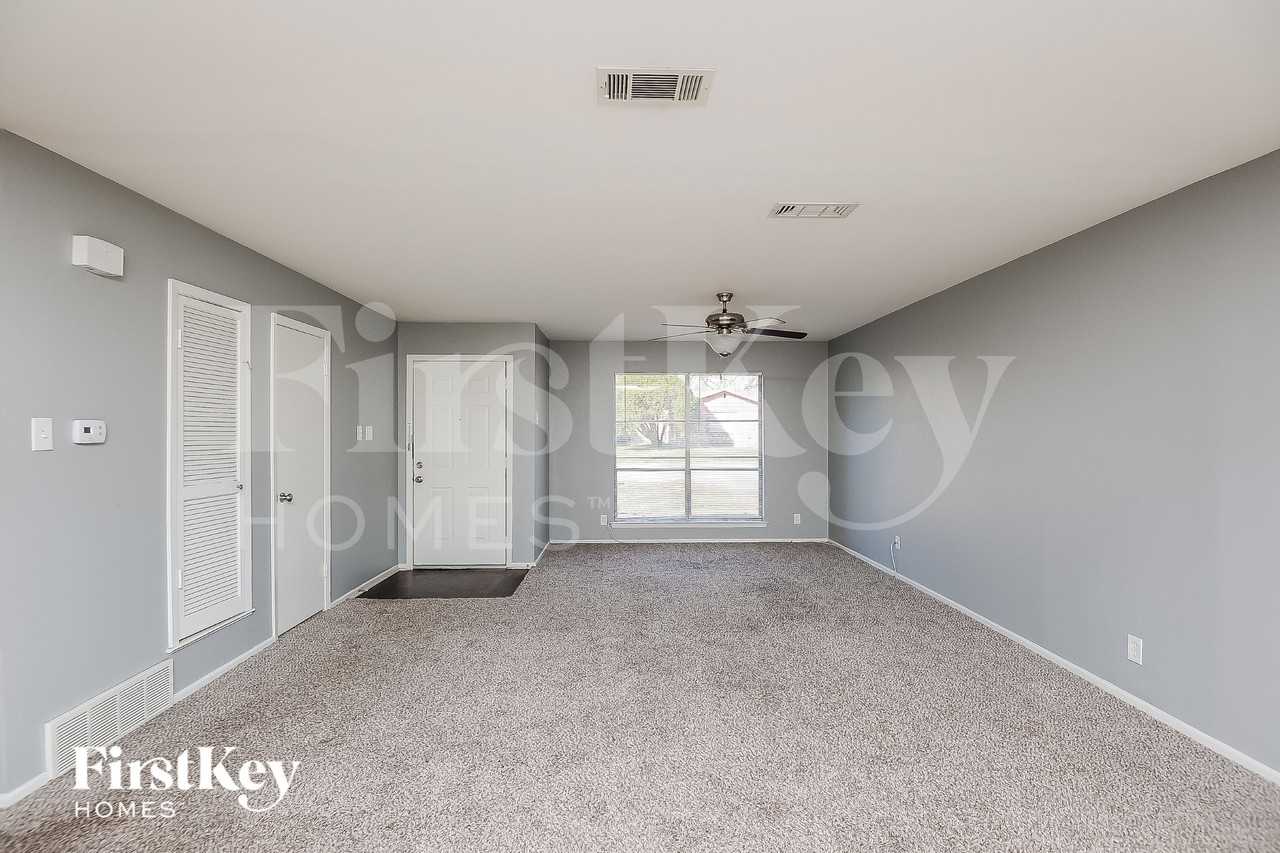6709 Alma St - Photo 2 of 16