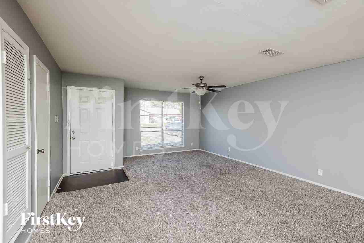 6709 Alma St - Photo 3 of 16