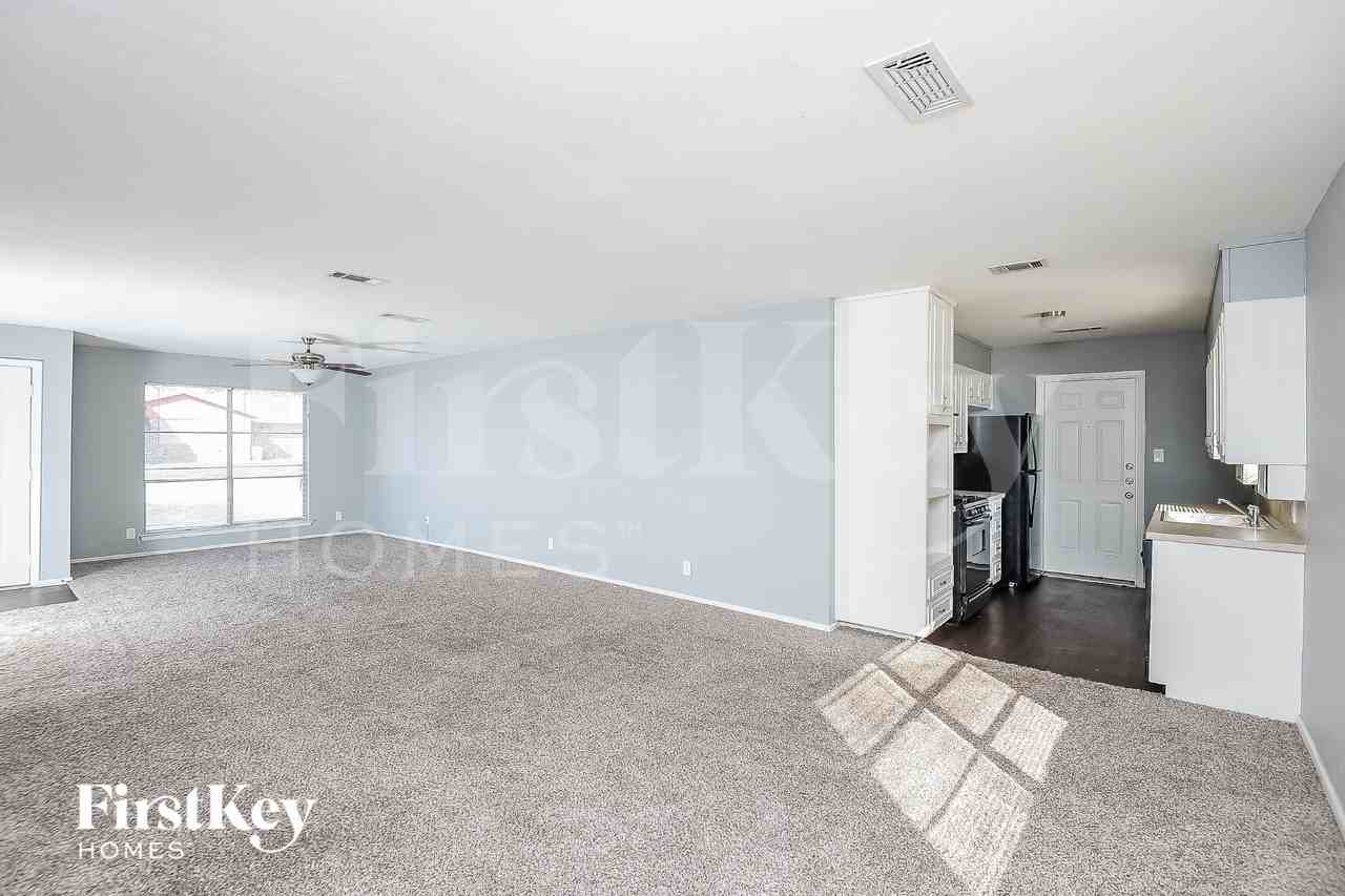 6709 Alma St - Photo 4 of 16