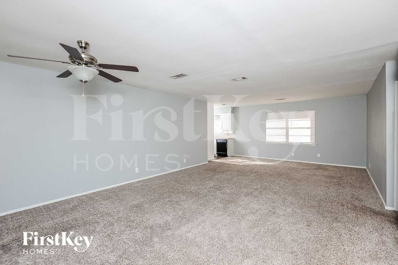 6709 Alma St - Photo 5 of 16