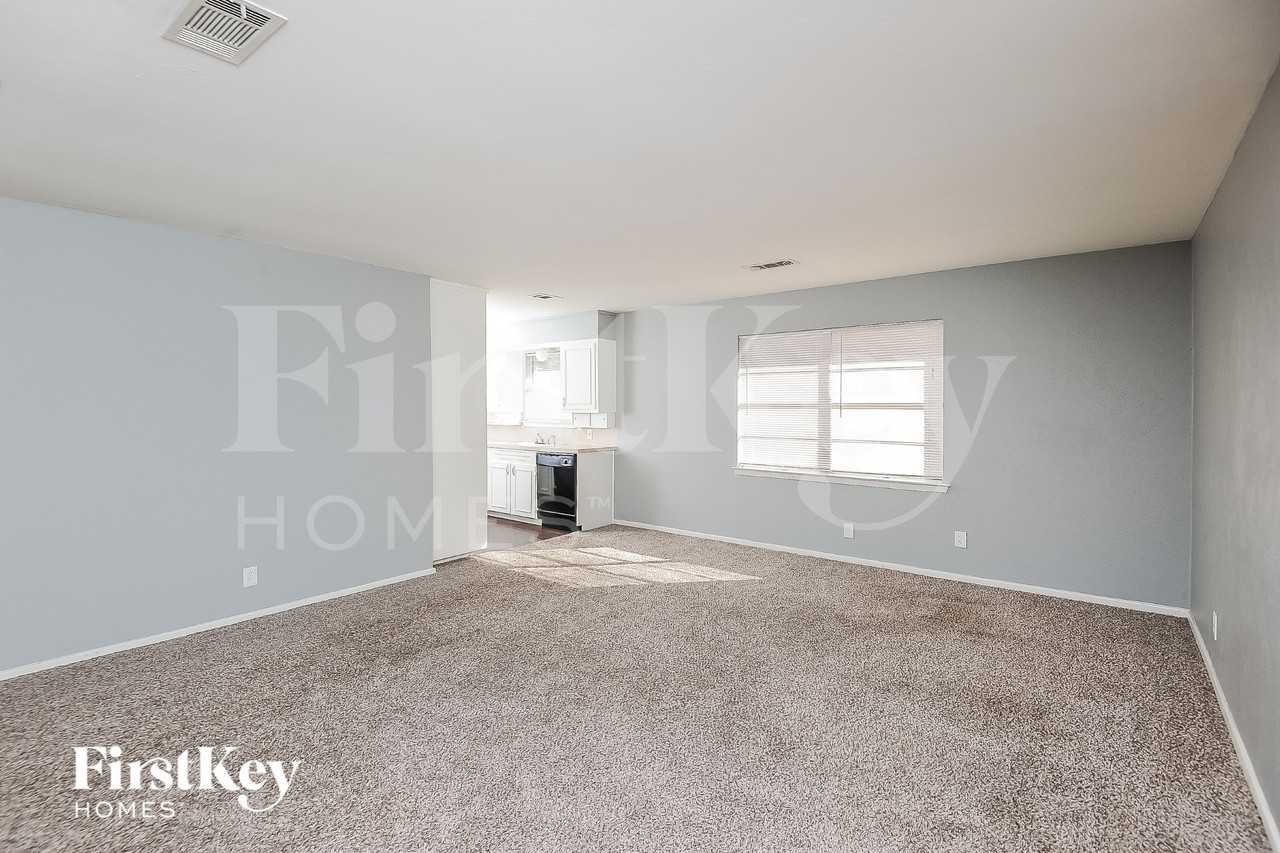6709 Alma St - Photo 6 of 16